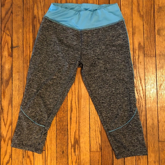 2 size medium yoga crop - Picture 2 of 4